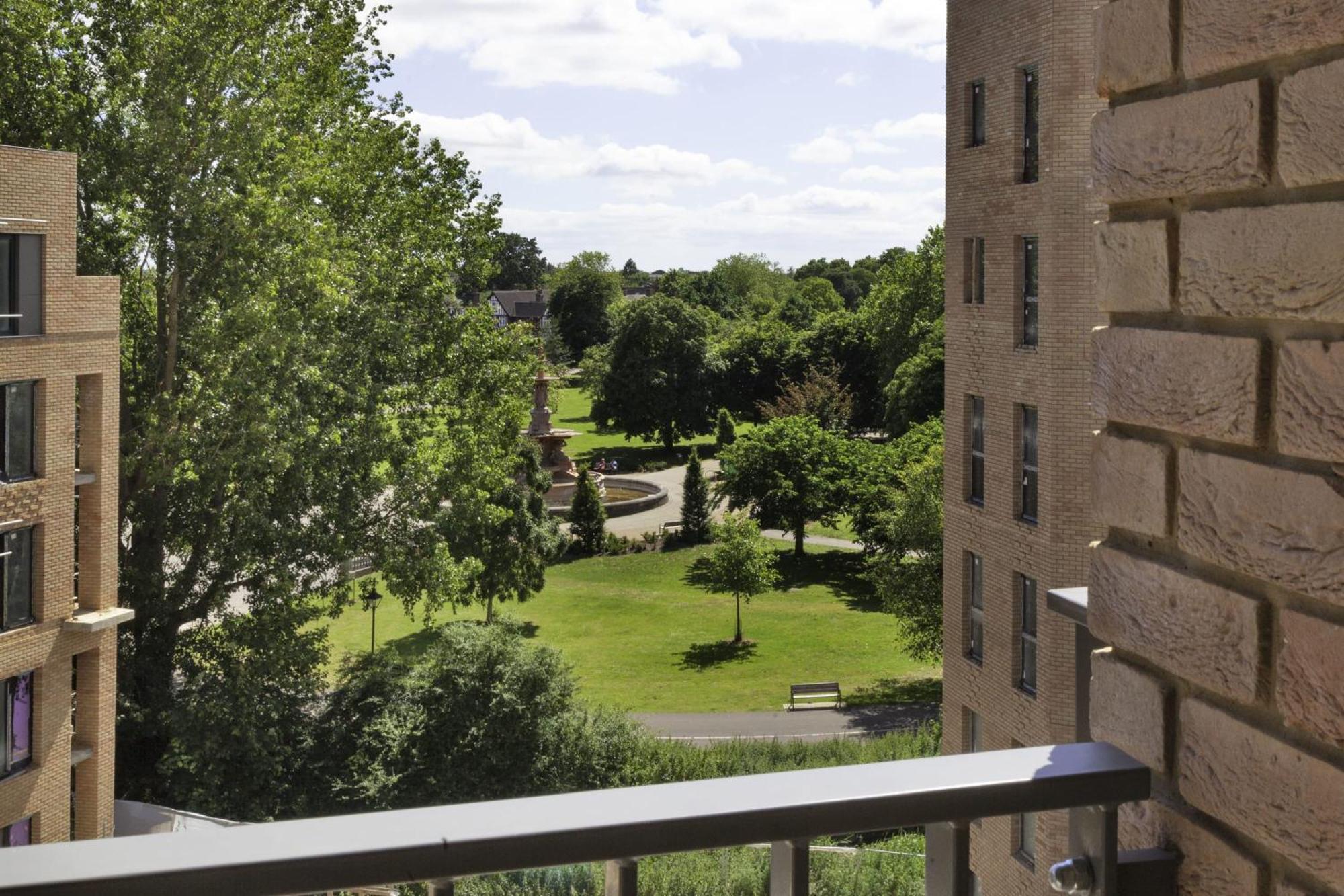 Lovely 2 Bedroom Apartment In Central Ashford Ashford  Eksteriør bilde